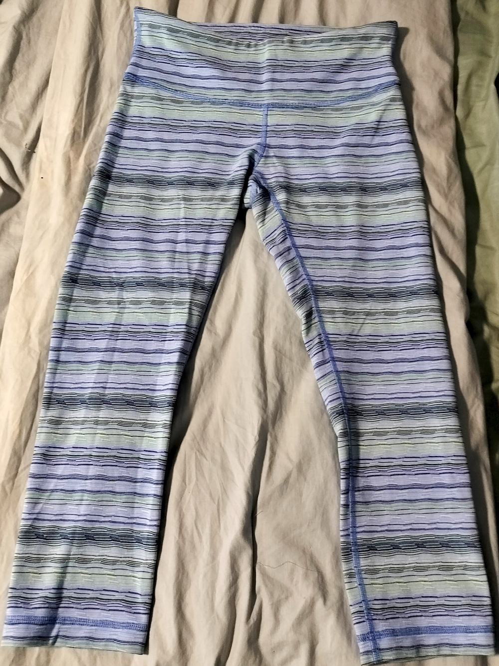 Lululemon Athletica Wunder Under Cropped Leggings- Size 6